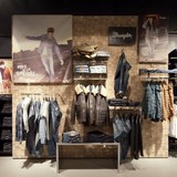  Lee & Wrangler (Jeans Gallery Group)