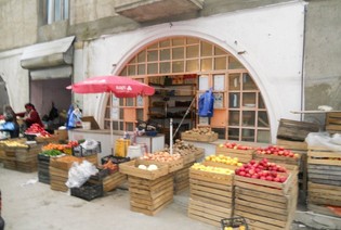 Agricultural market and shopping center